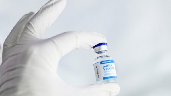 Εγκρίθηκε το εμβόλιο της Pfizer για τις ηλικίες 12-15 ετών