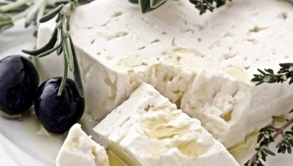 Νέο κρούσμα νοθείας – Πωλούσαν «λευκό τυρί» ως «φέτα ΠΟΠ»