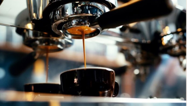 Η αλήθεια για την καφεΐνη: Πώς επηρεάζει ο καφές το σώμα μας