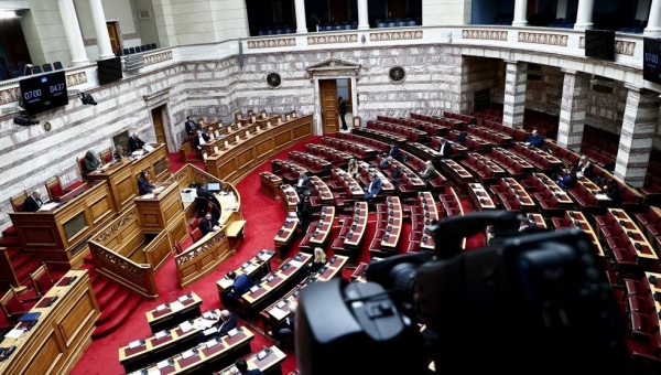Βουλή: Ψηφίστηκε το νομοσχέδιο του ΥΠΕΝ για το νερό