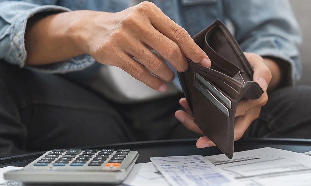 Οι 12 αλλαγές σε μισθούς – συντάξεις το 2025 