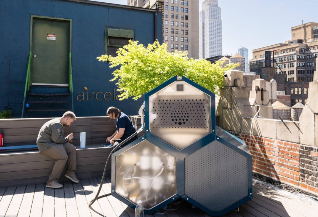 Συσκευή παράγει βενζίνη από τον αέρα – Βίντεο 